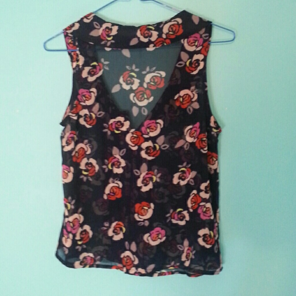 Sheer collared button down tank - Picture 6 of 6